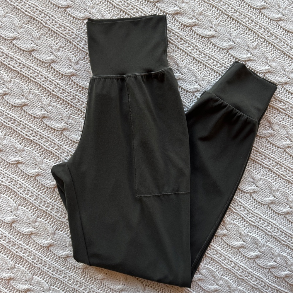 Athleta Salutation Cruise Jogger In Powervita • olive xxs